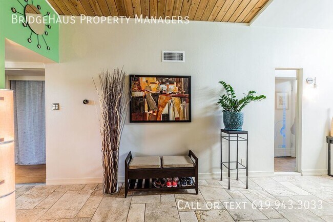 Foto del edificio - Don't miss out on this amazing 3BR/2BA Lom...