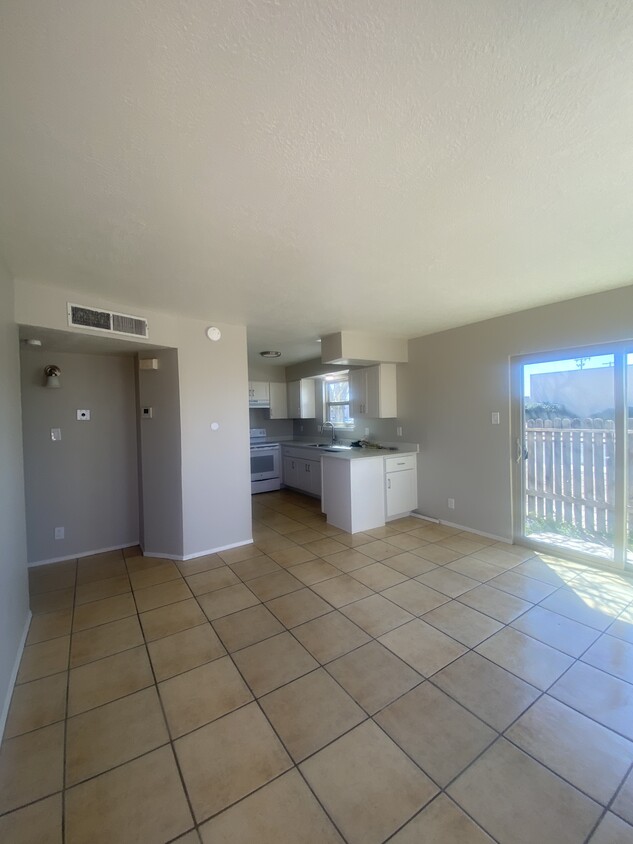 Kitchen/Dining - 6009 Fortuna Rd NW