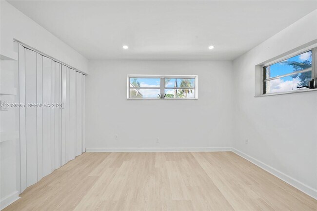 Building Photo - 6211 SW 37th St