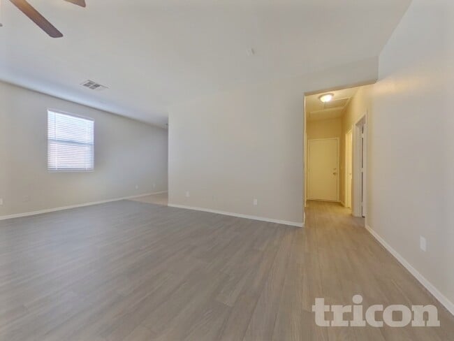 Foto del edificio - 7329 W Darrel Rd