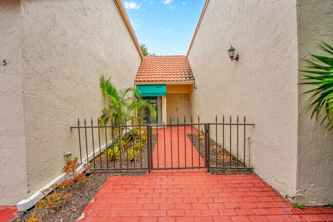 Foto del edificio - 6565 Las Flores Dr
