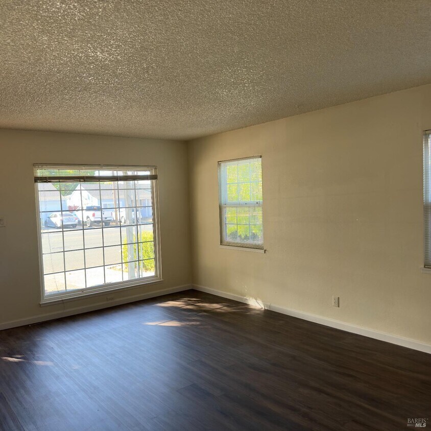 Foto principal - 832 Oakwood Ave