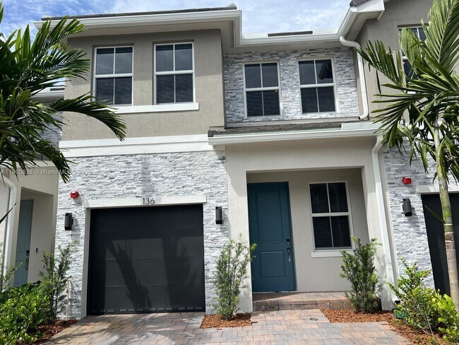 Building Photo - 136 SW 170th Ave