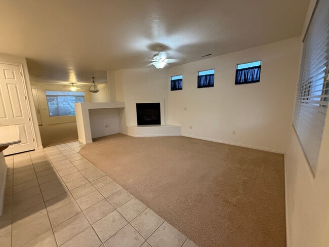 Foto del edificio - 3472 E Canyon Crest Ave