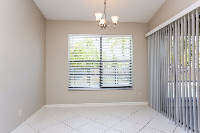 Foto del edificio - 1455 Thornbank Ln