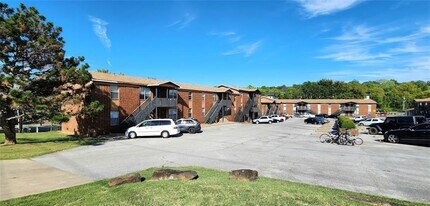 Building Photo - 920 N Leverett Ave