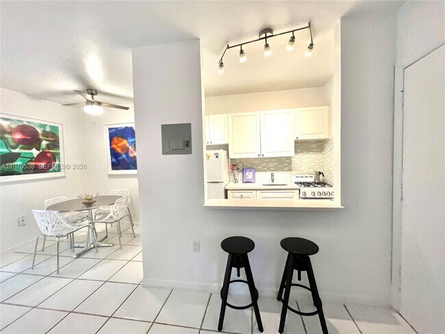 Foto del edificio - 6310 SW 79th St