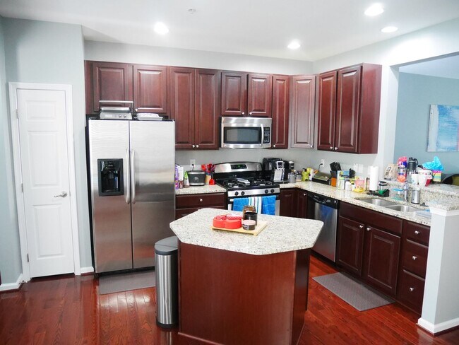 Building Photo - 609 Switchman Dr