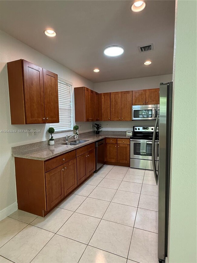Foto del edificio - 9762 NW 8th St