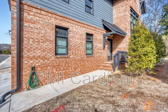 Building Photo - 3121 Colyer Pl