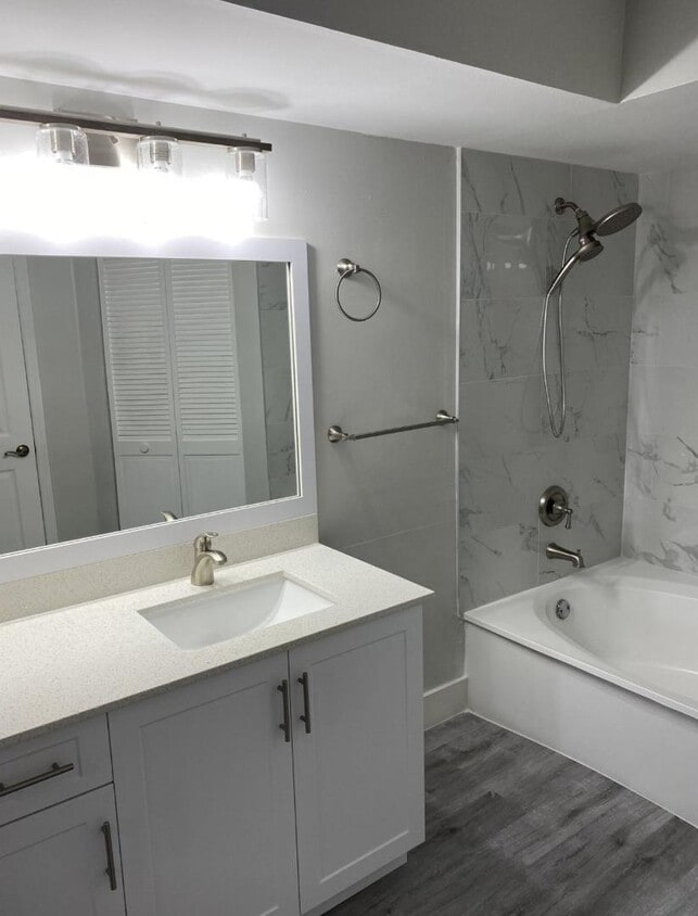 Foto principal - 1280 S Alhambra Cir