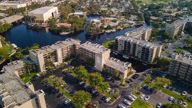 Building Photo - 8 Royal Palm Way