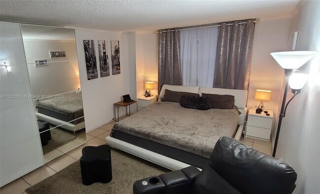 Foto del edificio - 2801 NE 183rd St