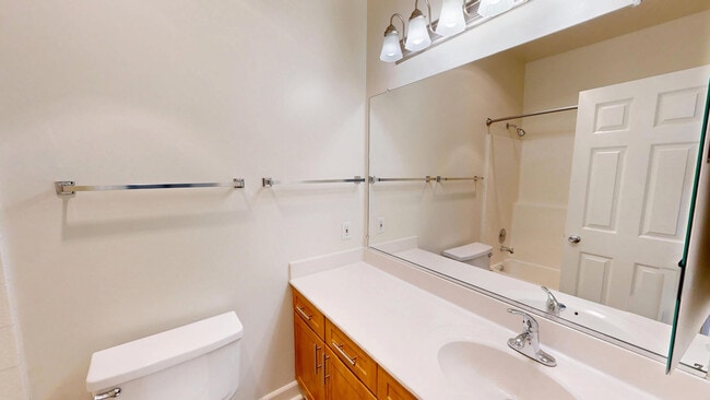 Interior Photo - 2000 Post