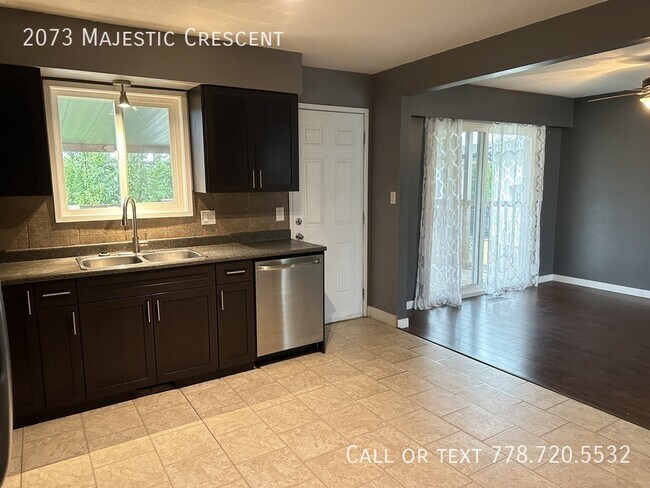 Building Photo - Updated Family Home with Two Kitchens