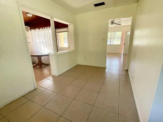 Foto del edificio - 2116 Colonial Ave