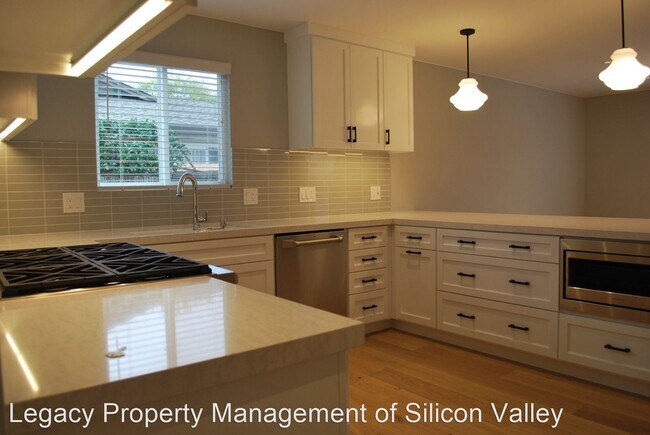 Building Photo - 4 br, 2 bath House - 1367 Bobolink Circle,