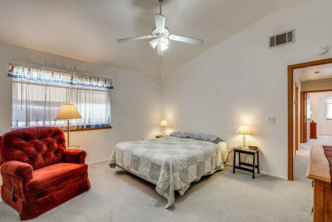 Foto del edificio - 2033 Silvercrest Dr