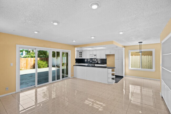 Foto del edificio - 18123 Delano St