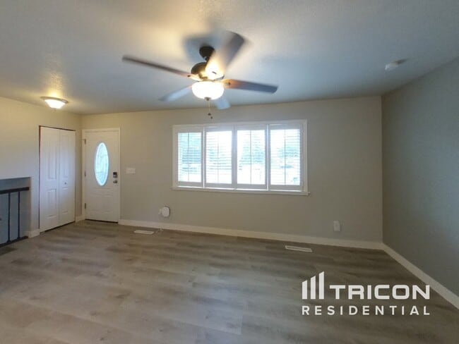 Building Photo - 4195 Hemlock Pl