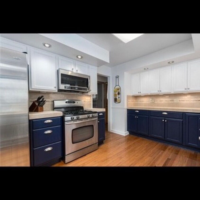 Primary Photo - Beautiful 3-bedroom single family home jus...