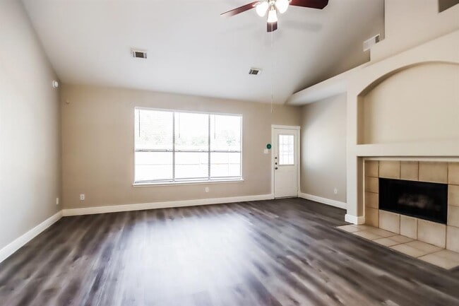 Building Photo - 1323 Coppercrest Dr