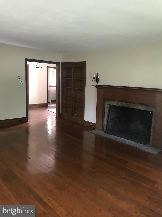 Building Photo - 320 Carpenter Ln