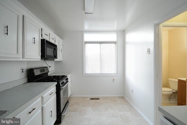 Building Photo - 12533 Basque Pl