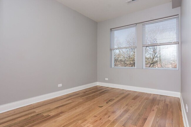 Foto del edificio - 735 W Garfield Blvd