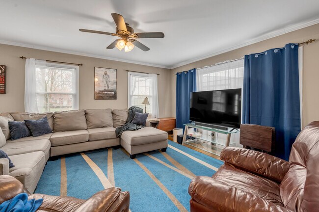 Foto del edificio - 653 Mt Vernon Dr