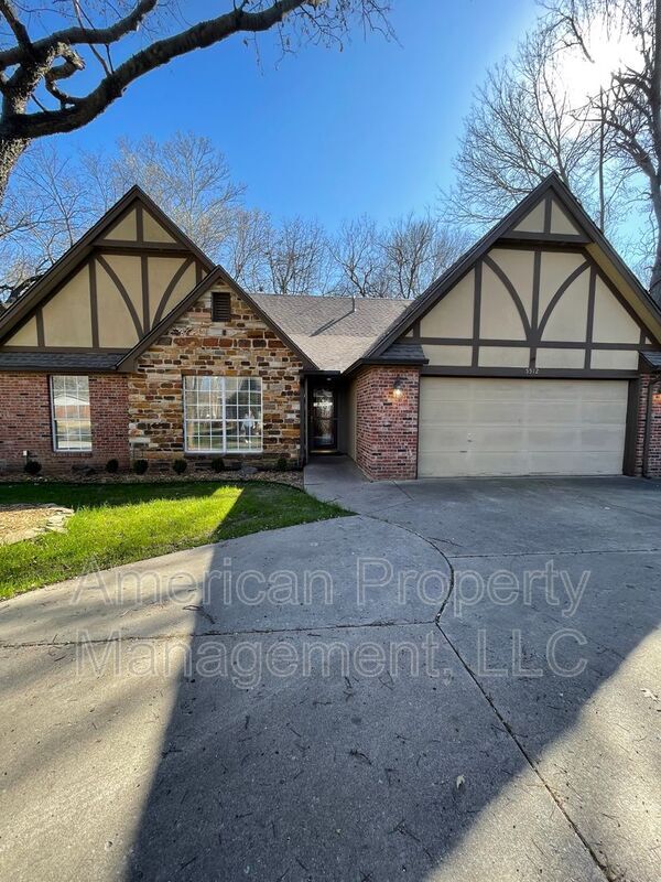 Building Photo - 5512 Columbia Ct