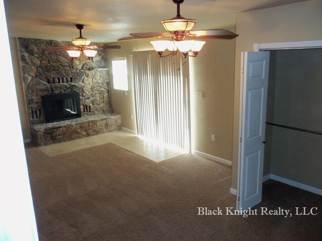 Building Photo - 470 E Scenic Dr