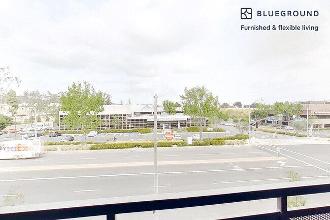 Foto del edificio - 185 S State College Blvd