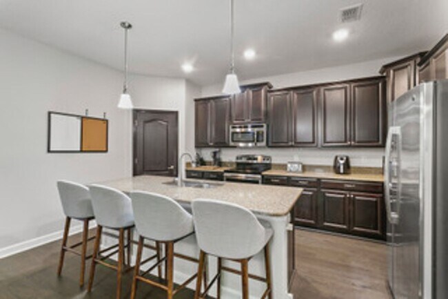 Building Photo - Delightful Home in Davenport