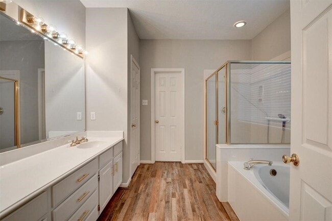 Building Photo - 539 W North Hill Dr