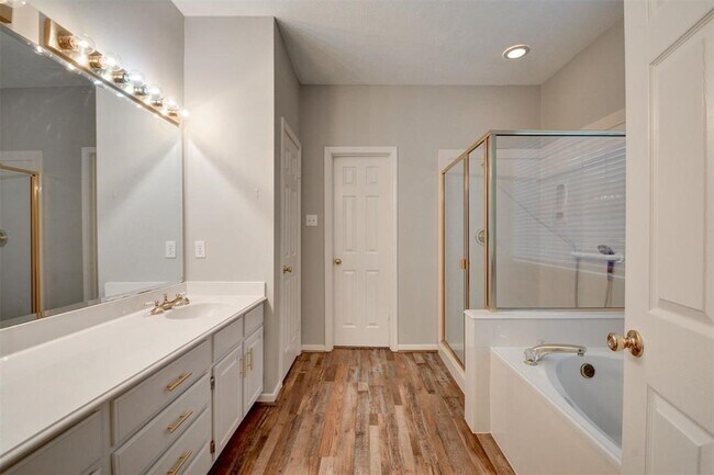 Foto del edificio - 539 W North Hill Dr
