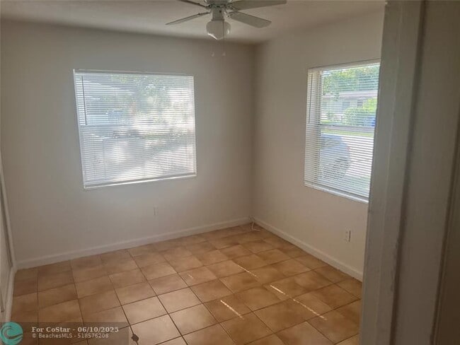 Foto del edificio - 7553 Farragut St