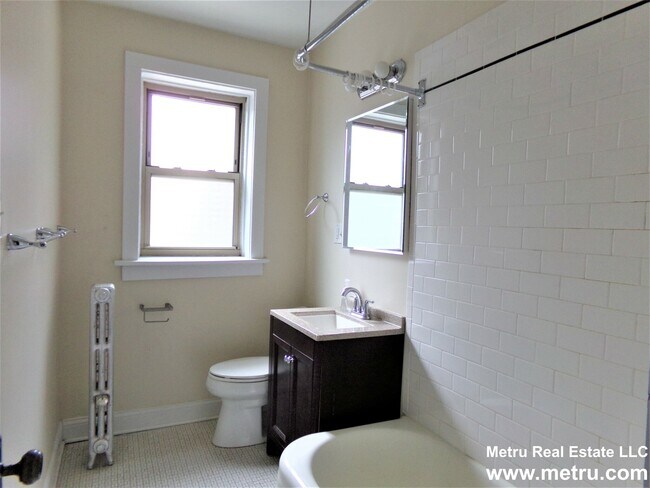 Building Photo - 914 Crain St