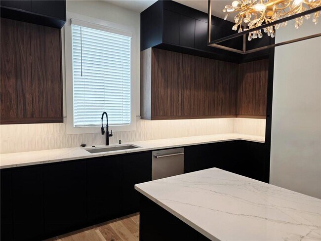 Foto del edificio - 432 Markham St SW
