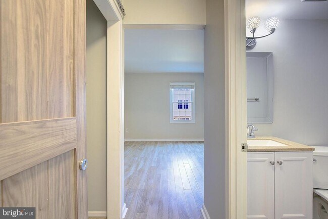 Foto del edificio - 1844 Sharwood Pl