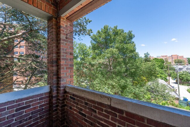 Building Photo - 2-Bedroom plus Office/Den, 1-Bathroom Apartment with Porch near JHU