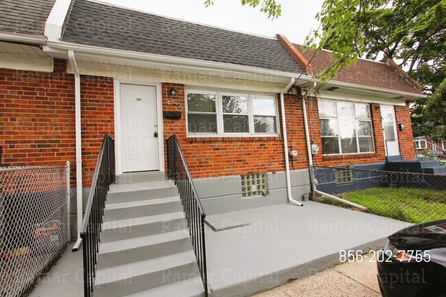 Photo - 2442 Wainwright Street House