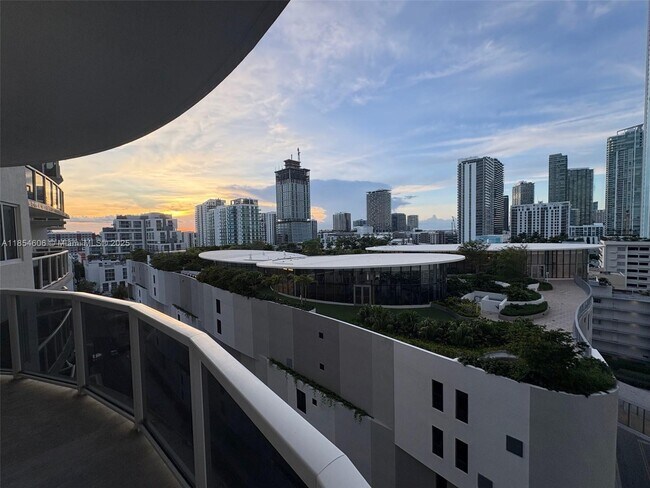 Foto del edificio - 601 NE 23rd St