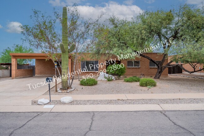 Foto del edificio - 8911 E Rosewood St
