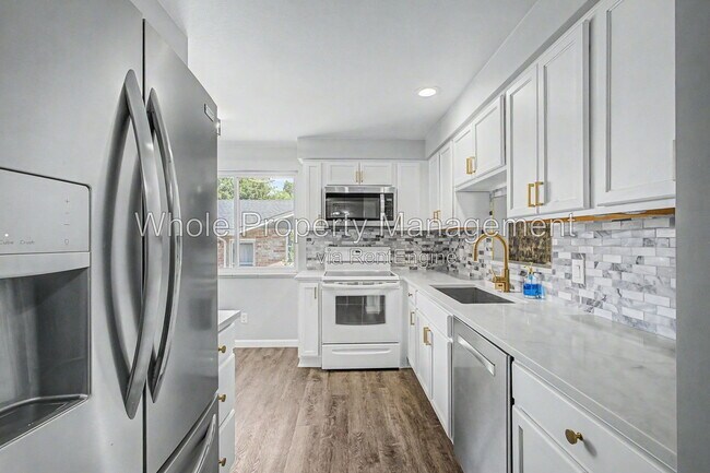 Foto del edificio - 3404 S Clinton Ct