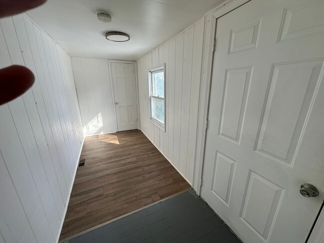 Building Photo - 260 Morgan St