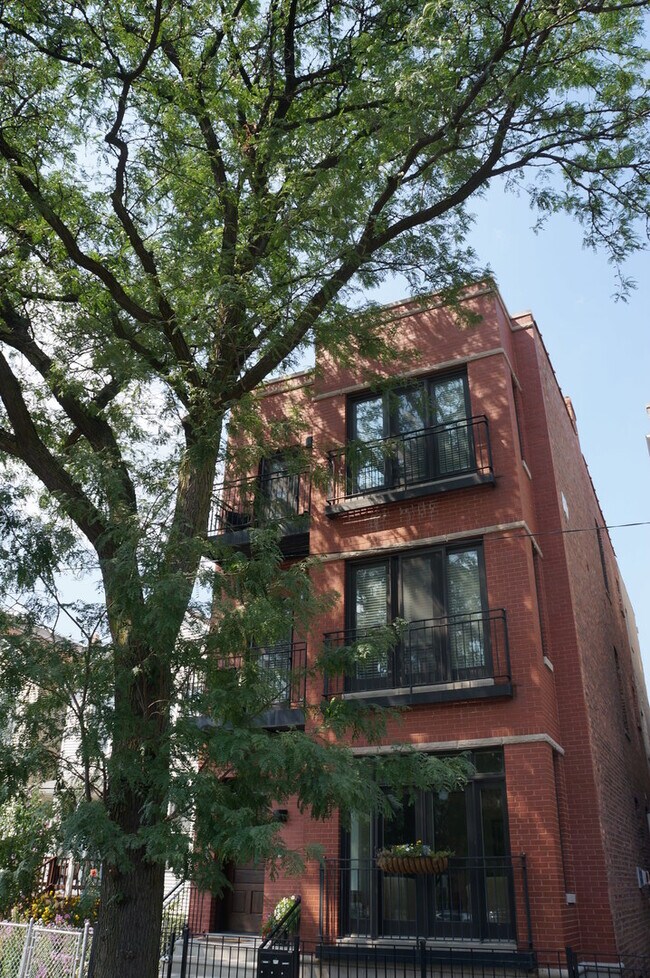 Foto del edificio - 1510 W Superior St