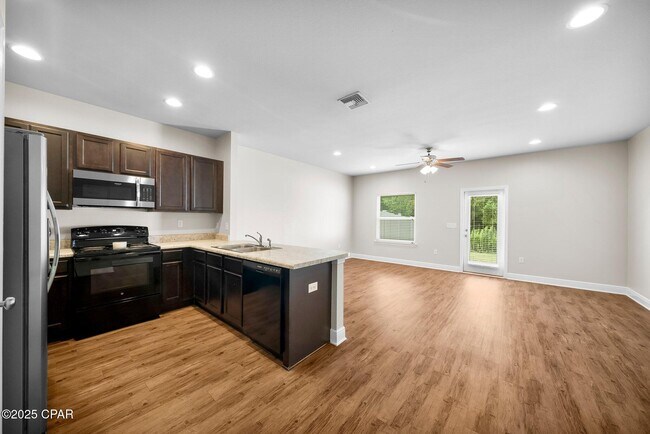 Foto del edificio - 5980 Callaway Cir