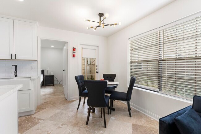 Foto del edificio - 2750 Holly Hall St