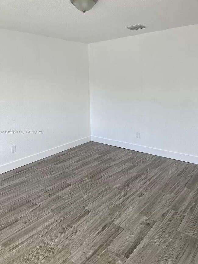Foto del edificio - 3831 SW 54th Ave